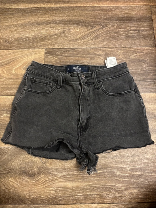 Hollister Pants - Hollister Ultra High-Rise Mom Shorts 3" Black Washed Denim Size 5 W27 Frayed
